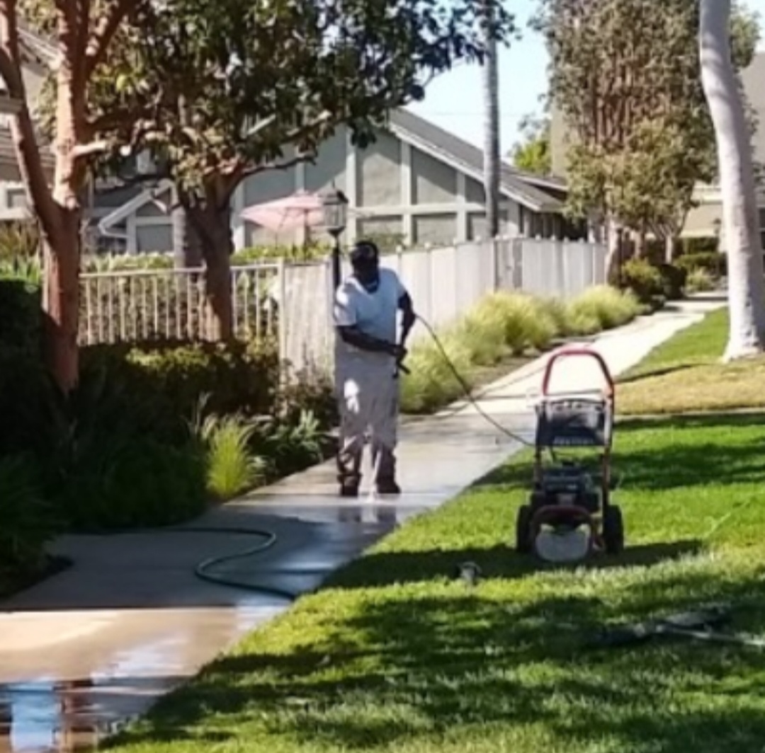 Rejuvenating Sidewalk Pressure Washing in Huntington Beach, CA